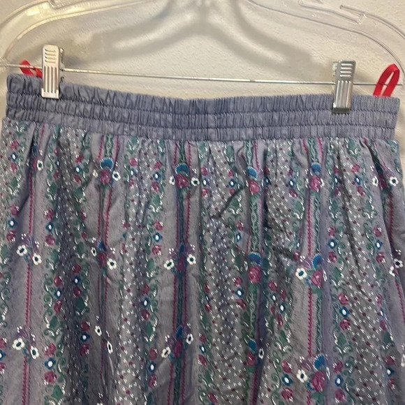 PRAIRIE woman’s blue flower skirt - Picture 3 of 10